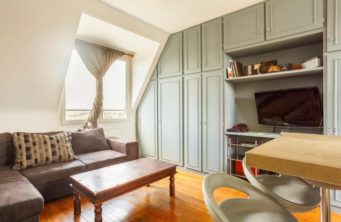 Beautiful Apartment With A View Of Eiffel Tower In Center باريس المظهر الخارجي الصورة