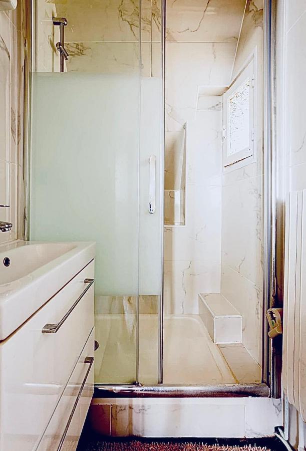 Beautiful Apartment With A View Of Eiffel Tower In Center باريس المظهر الخارجي الصورة
